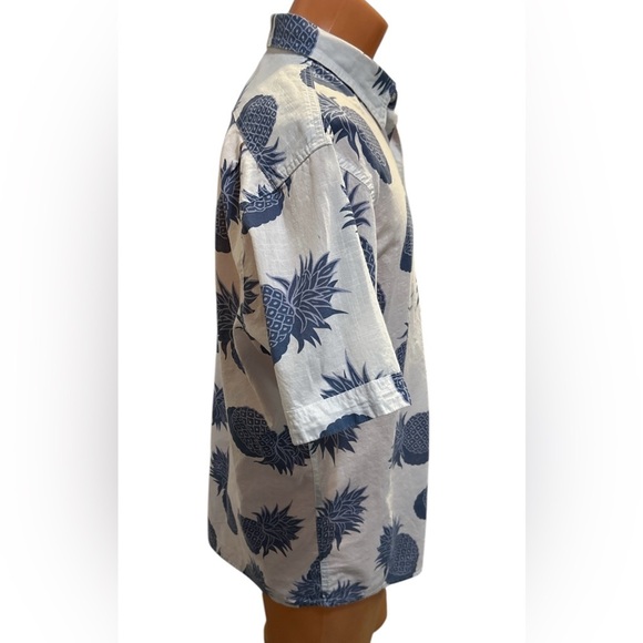IZOD Saltwater Hawaiian Mens Size XL Shirt Relaxed Classics Blue Pineapple Print - Picture 4 of 10